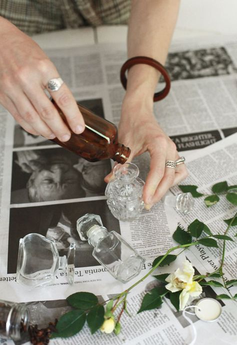 Artisans parfumeurs et savoir-faire artisanal pour créer des parfums plus incarnés et cohérents