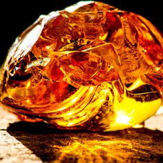 L’ambre chez Noble Essence dans la création de parfums ambrés élégants et texturés