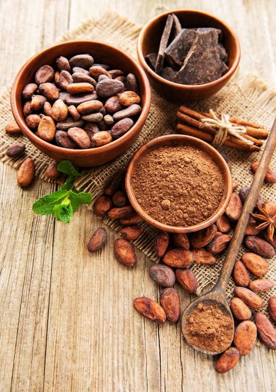Cacao vs chocolat en parfumerie : deux facettes gourmandes aux rendus très différents dans un parfum