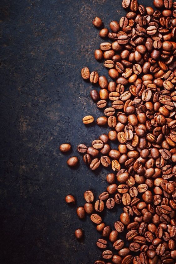 Le café en parfumerie et son effet chaud gourmand boisé dans un parfum