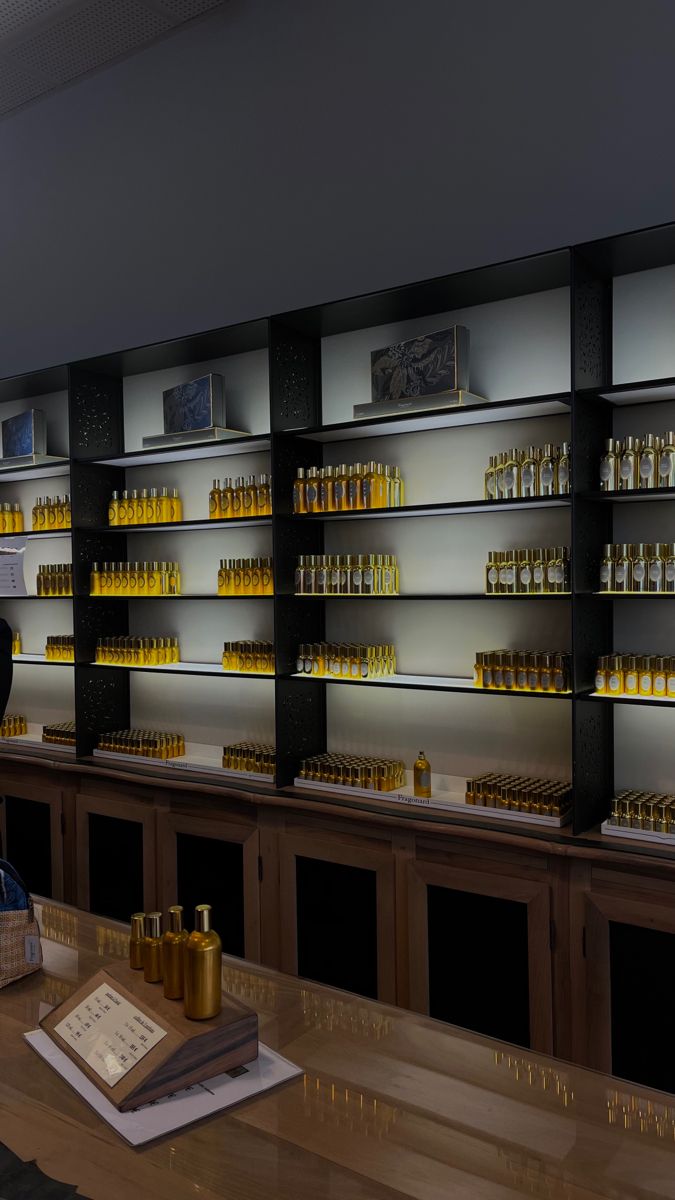 Univers de la parfumerie de niche pour illustrer un article de définition du parfum de niche