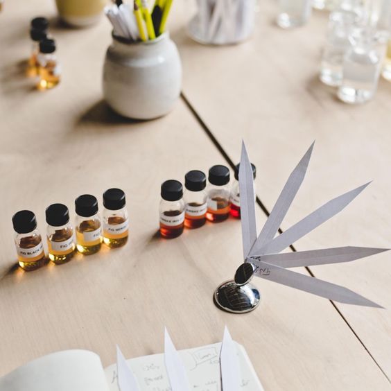 Comment choisir un parfum de niche et trouver une signature olfactive cohérente