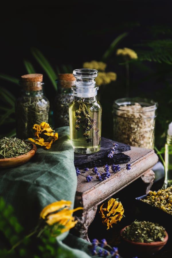 Illustration de laboratoire sur les innovations parfum et les nouvelles frontières de la parfumerie