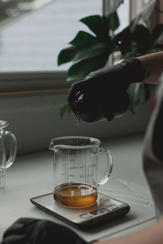 Parfums artisanaux et expérience olfactive unique autour du savoir-faire parfumé