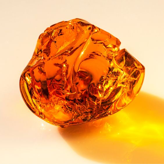 Parfum ambré chaud sensuel et équilibré en parfumerie de niche