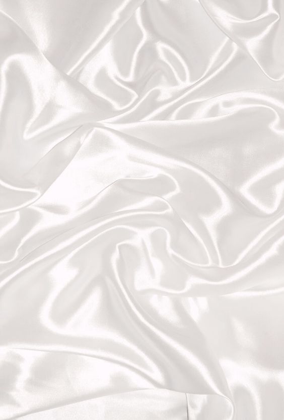 Parfum propre : musc blanc, tissu soyeux et sensation de linge frais