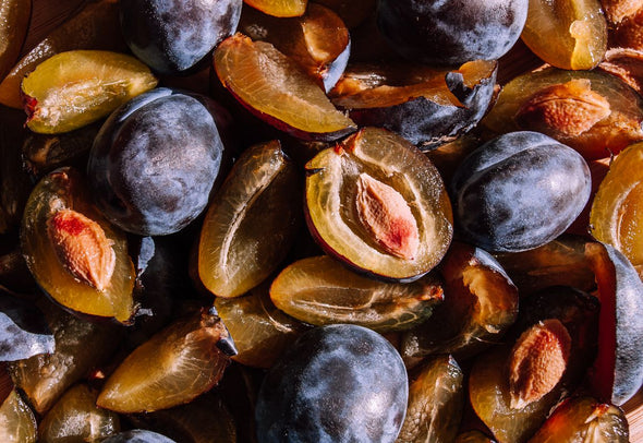 Parfum prune : comment reconnaître une note fruitée plus profonde et plus chic ?
