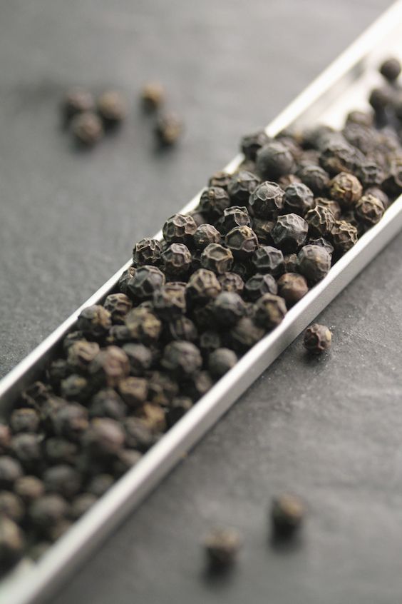 Grains de poivre noir
