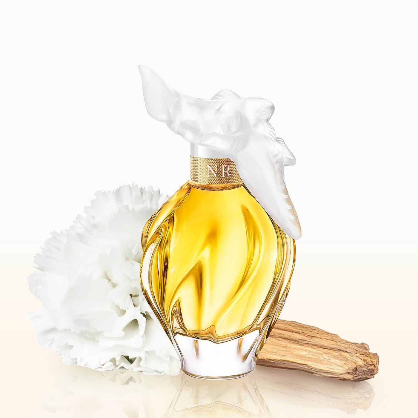 Flacon de L'Air Du Temps Nina Ricci — parfum floral épicé pour femme