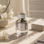 Grey London Signature Royale – flacon de parfum en mise en scène londonienne